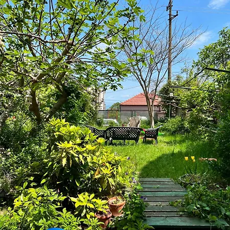 Welcoming House In With Sea View Vakantiehuis