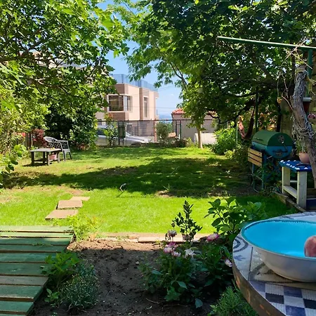 Welcoming House In With Sea View Vakantiehuis