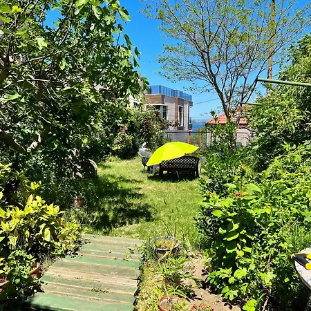 Vakantiehuis Welcoming House In With Sea View