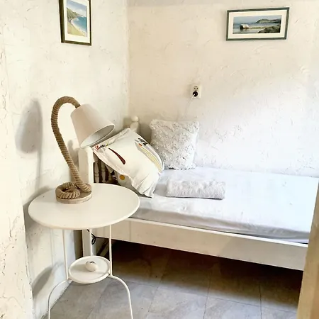 Welcoming House In With Sea View