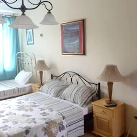 Welcoming House In With Sea View