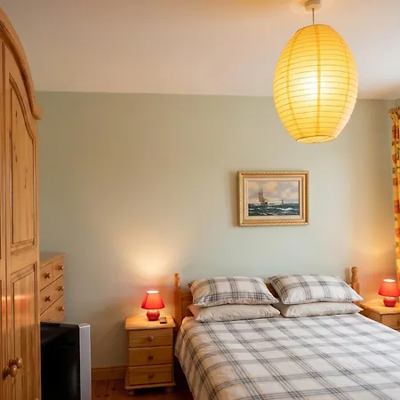 Welcoming House In With Sea View Дом отдыха