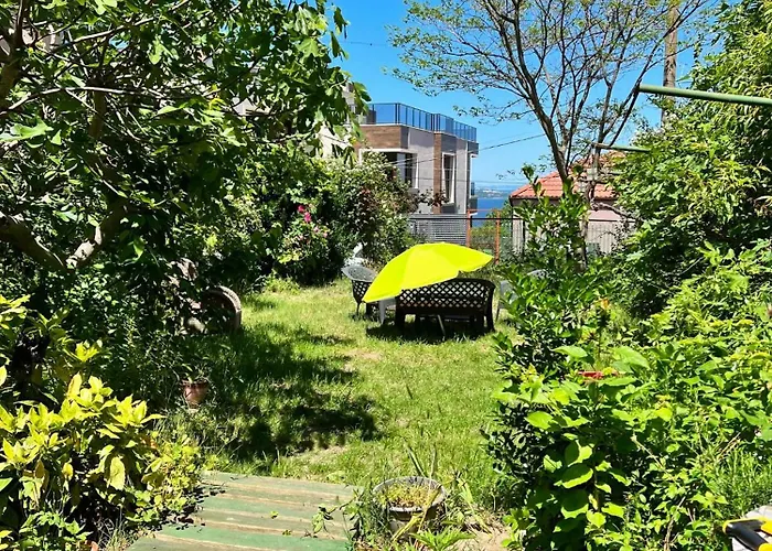 Nyaraló Welcoming House In With Sea View